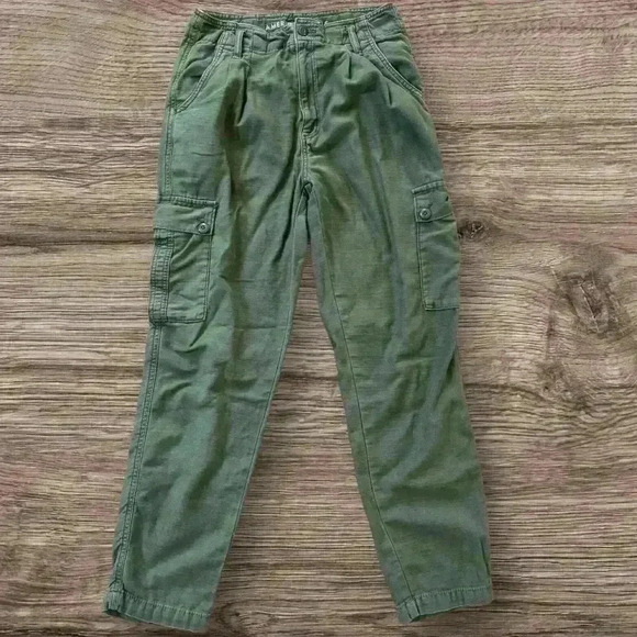 Women's American Eagle Green pleated cargo pants size 4 short - Picture 1 of 5